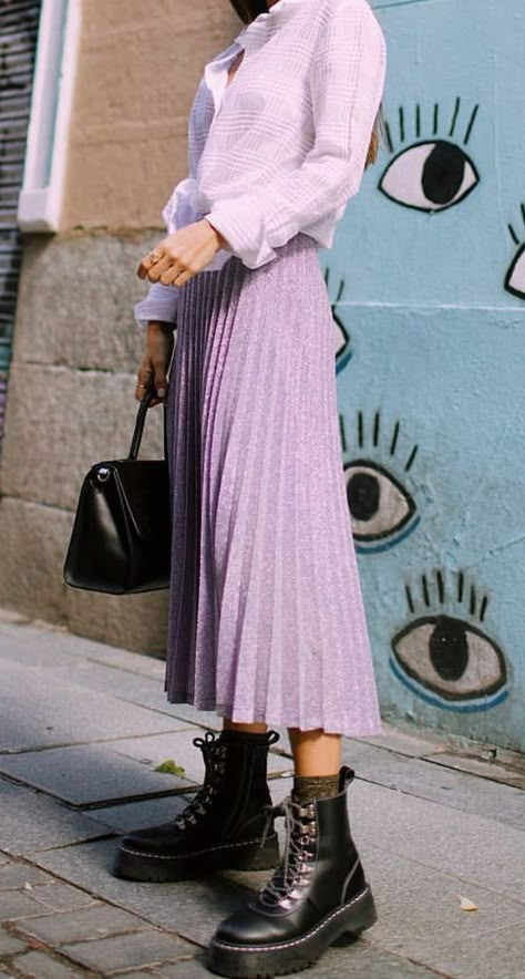 Love this purple pleated skirt paired with doc martens. It is a feminine yet 90s grunge look. #90s #grunge #pleats Long Pleated Skirt Outfit Summer, Purple Pleated Skirt Outfit, Long Pleated Skirt Outfit, White Doc Martens Outfit, Outfit Pleated Skirt, Purple Skirt Outfit, Doc Martens Outfit Summer, Long Purple Skirt, Plus Size Festival Outfit