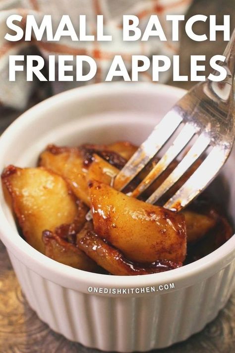 Skillet Apples Easy, Baked Apples For Two, Southern Baked Apples, 2 Apples Recipe, Keto Fried Apples, How To Make Fried Apples, 1 Apple Recipe, Cooked Apples Recipe Easy, Easy Apple Recipes With Fresh Apples