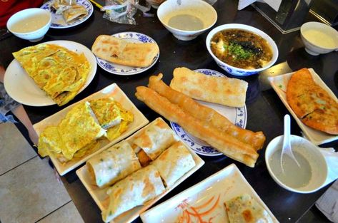 A Guide to a Traditional Taiwanese Breakfast | Serious Eats Yung Ho City Restaurant in Rosemead, California Breakfast Los Angeles, Asian Brunch, Taiwanese Breakfast, Fry Egg, Taiwanese Recipes, Breakfast Around The World, Pancake Roll, Asian Breakfast, David Chang