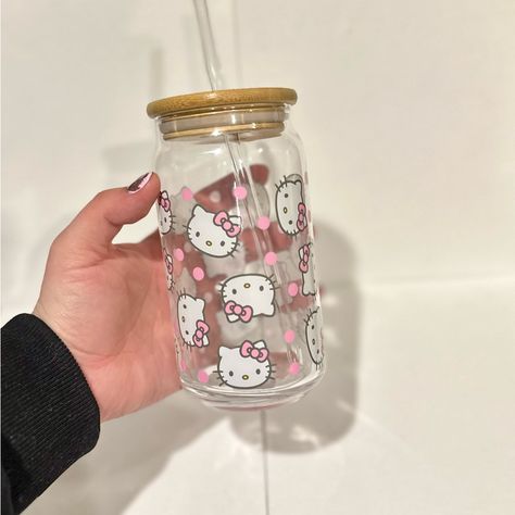 Hk Glass Tumbler Includes Wooden Lid And Straw New With Tags Sanrio Brand Hello Kitty Cup Designs, Hello Kitty Glass Cup, Sanrio Mug, Glass Tumbler Design, Hello Kitty Kitchen, Hello Kitty Mug, Hello Kitty Gifts, Girls Room Design, Hello Kitty Things