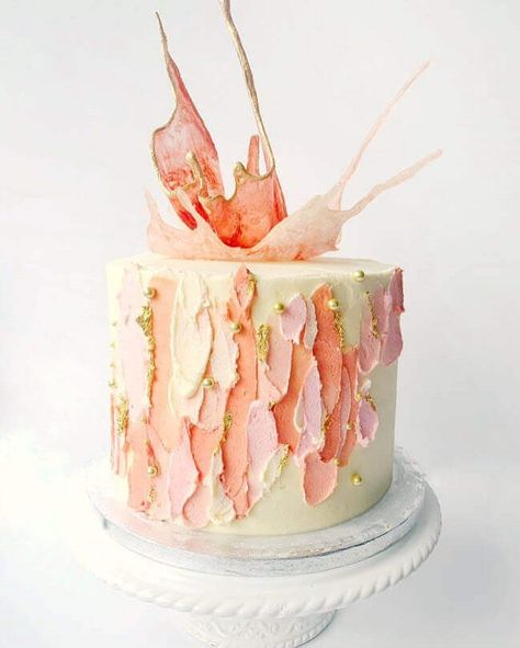 50 Coral Cake Design (Cake Idea) - March 2020 Gold Themed Cake, Coral Cake, Girly Cakes, Cake Decorating For Beginners, Wafer Paper Cake, Funny Birthday Cakes, Design Cake, Beautiful Birthday Cakes, Birthday Cake Ideas