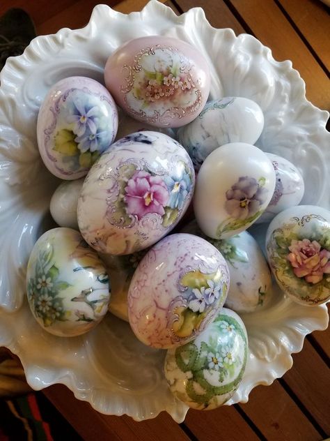 Easter Paintings, Egg Ideas, Easter Egg Art, Decorated Eggs, Persian Wedding, Easter Egg Designs, Cottage Charm, Easter Egg Crafts, Porcelain Eggs