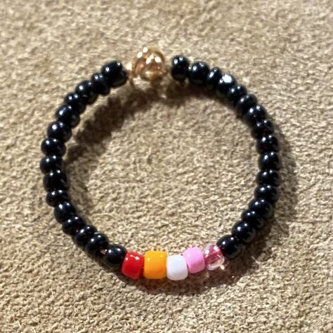 Lesbian Beaded Bracelet, Pride Beaded Bracelets, Pride Jewelry Diy, Lesbian Bracelet, Pony Bead Bracelets, Lesbian Pride Flag, Pride Jewellery, Pride Bracelet, Kandi Bracelets