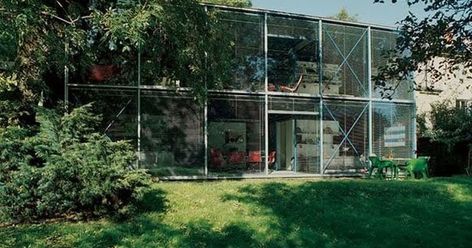 Michael and Patty Hopkins' own house is probably what you might expect from one of the pioneers of the "high-tech" style (Michael was once ... Hopkins Architects, Long House, Garden Levels, Glass Building, Norman Foster, Architectural Practice, Sliding Glass Door, Building Design, Contemporary House