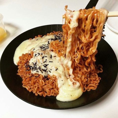 CRAVE on Twitter: "spicy noodles… " Recipes Brunch, Outfit Brunch, Brunch Food, Resep Diet, Makanan Diet, Brunch Menu, Think Food, Brunch Ideas, Brunch Party