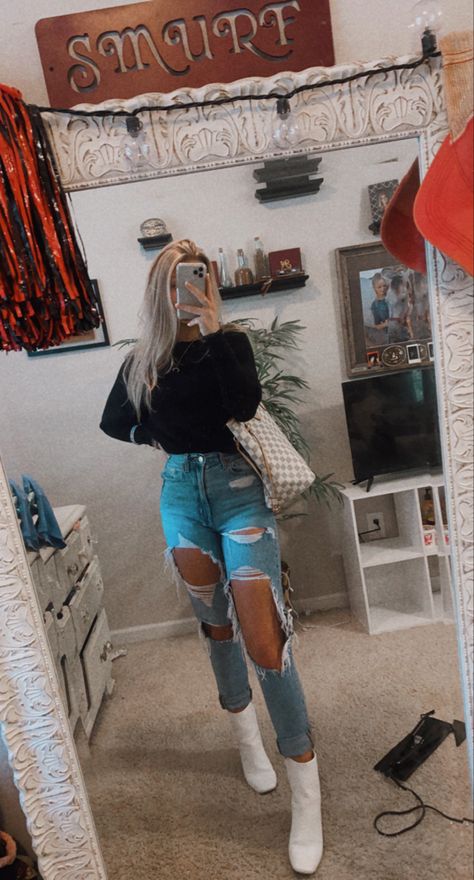 Cute Western Outfits For School Fall, Cute Summer Date Night Outfits, Cute Western Outfits With Leggings, Cute Western Ripped Jeans, Southern Fall Outfits, Comfy Western Outfits, Where To Get Cute Western Jeans, Fall Western Outfits Cardigans, Simple Western Outfits