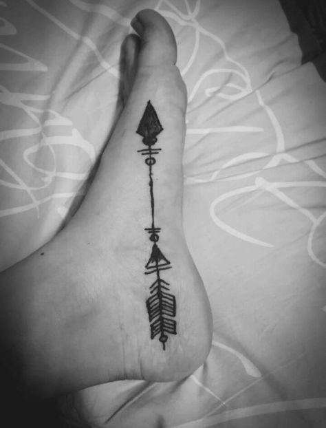 #arrow #love #tattoo #henna #mehnditattoo #hennatattoo #arrowtattoo #foot #coolideas #love Tattoo Henna, Arrow Tattoo, Love Tattoo, Mehndi Tattoo, Henna Design, Deathly Hallows Tattoo, Henna Tattoo, Henna Designs, Triangle Tattoo