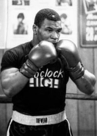 Mike Tyson Mohamad Ali, Frank Bruno, Mighty Mike, Larry Holmes, Mike Tyson Boxing, Boxing Images, Muhammed Ali, Karate Martial Arts, Boxing Quotes