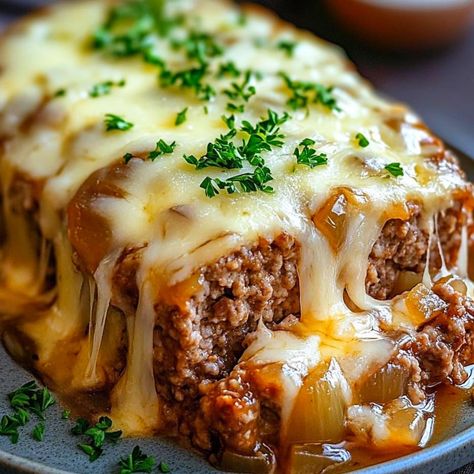 Let’s talk about one of those meals that warms the soul and brings everyone to the table—meatloaf. But not just any meatloaf; this is Crockpot French Onion Meatloaf with Melted Pork Chops And Onions, Dinner Ides, Supper Idea, French Onion Meatloaf, Cheesecake Cups Recipe, Hawaiian Crockpot, Crockpot Meatloaf, Quick Delicious Dinner, Leftover Meatloaf