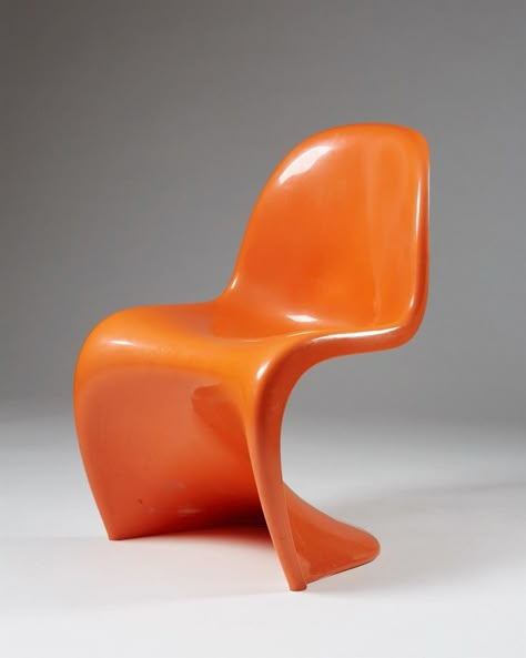 Verner Panton, Herman Miller, USA, 1962 Verner Panton Chair, 1990s Aesthetic, Electric Dreams, 70s Interior, Funky Chairs, Panton Chair, Orange Interior, Iconic Furniture, Apartment Bedroom