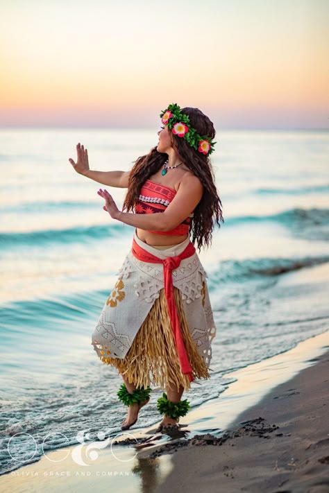 Moana Real Life, Moana Halloween Costume, Moana Cosplay, Disney Silhouette Art, Halloween Costumes For Work, Disney Princess Cosplay, Quinceanera Photoshoot, Disney Princess Moana, Disney Princess Costumes