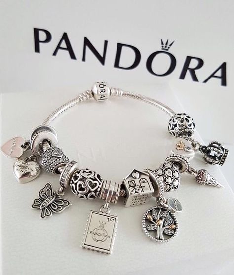 Pandora Bracelet Outfit, Pandora Charm Bracelet Ideas, Pandora Me Bracelet, Pandora Bracelet Ideas, Memory Bracelets, Pandora Design, Pandora Bracelet Charms Ideas, Pandora Accessories, Pandora Charms Bracelet