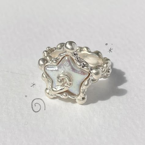 𝚐𝚒𝚗𝚐𝚎𝚛 𝚊𝚗𝚐𝚎𝚕 on Instagram: "shop update!☆★ caught flu last week and just completely forgot about this ring(@▽@)💦 will be working on some pearl necklaces next i’m very excited(★･'εﾟ)ﾉ" Funky Jewelry, Jewelry Lookbook, Star Ring, Dream Jewelry, Pretty Jewellery, Jewelry Inspo, Piercing Jewelry, Cute Jewelry, Hình Xăm