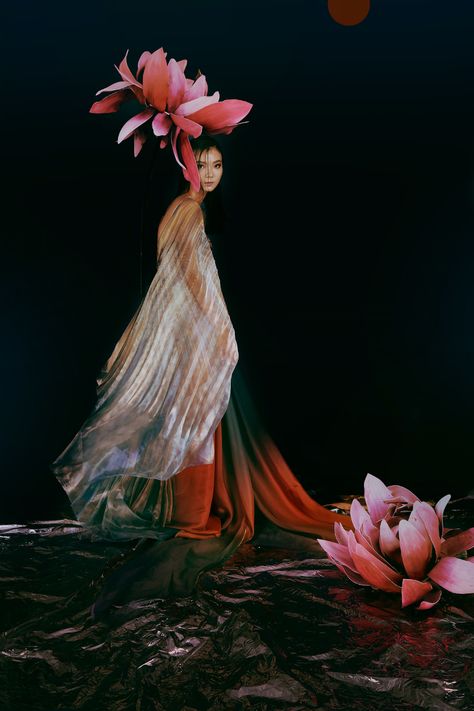 Lotus Photoshoot, Lotus Photography, Lotus Fashion Design, Lotus Mood Board, Lily Concept Photo, Lotus Installation Art, Lotus Sculpture, Fine Art Portrait Photography, Flower Photoshoot