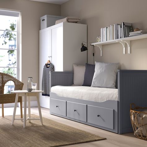 Daybed Kids Room, Hemnes Daybed Kids Room, Day Bed Decor, Banquette Ikea, Ikea Hemnes Daybed, Hemnes Daybed, Ikea Hemnes Bed, Hemnes Day Bed, Hemnes Bed