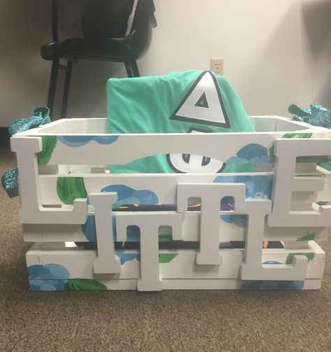 sorority crate Sorority Crate Ideas, Wooden Crate Ideas, Sorority Baskets, Big/little Baskets, College Crafts, Phi Sigma Rho, Gamma Sigma Sigma, Big N, Big Little Basket