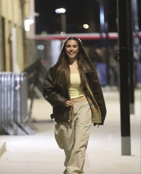 Madison Beer Red Carpet, Madison Beer Street Style, Madison Bear, Aritzia Outfit, Estilo Madison Beer, Fall Outfits 2023, Madison Beer Style, Madison Beer Outfits, Jennifer Brown