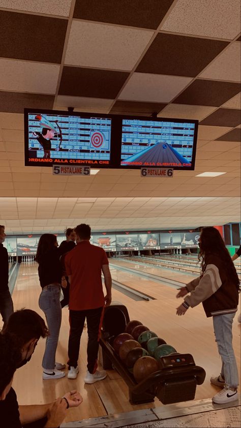 Bowling Instagram Story, Bowling Fake Story, Boliche Aesthetic, Double Date Pictures, Double Dates Aesthetic, Familia Aesthetic, Bowling With Friends, Bowling Friends, Bowling Aesthetic