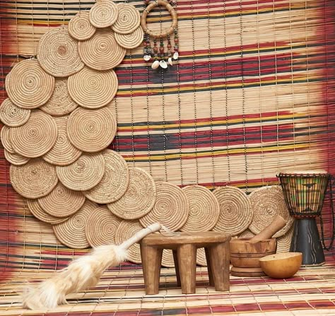 Sudanese Decor, African Backdrop Ideas, African Themed Backdrop, Sudanese Wedding Decor, African Backdrop, Traditional Indian Backdrop Decor, Javanese Wedding Backdrop, African Wedding Theme, International Decor