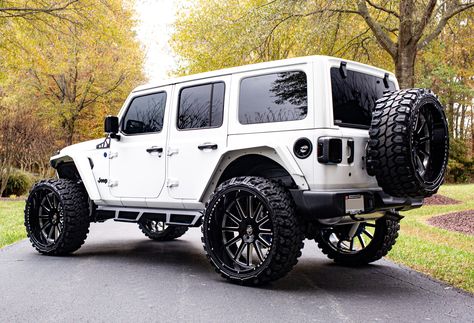 Jeep Wrangler 22 Inch Wheels, Luxury Jeep Wrangler, Lifted Jeep Rubicon, Jeep Tires, Custom Jeep Wrangler Unlimited, 2023 Ford Explorer, Jeep Custom, White Jeep Wrangler, Lifted Jeep Wrangler