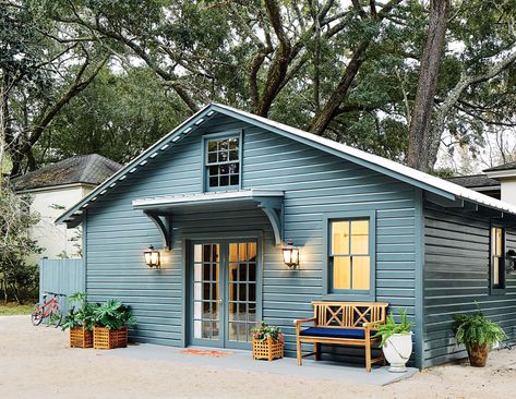 This Designer Turned a Rundown Garage into a Charming Guesthouse | Southern Living Garage Studio Apartment, Garage To Living Space, Garage Guest House, Converted Garage, Garage Renovation, Garage Studio, Ultimate Garage, Look Wallpaper, Small Garage