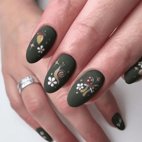 Pigeon Nails, Autumn Nails Green, Woodland Nails, Autumn Leaves Nails, Coral Pink Nails, Leaves Nails, Nails For Halloween, Fall Thanksgiving Nails, Halloween Nail Ideas