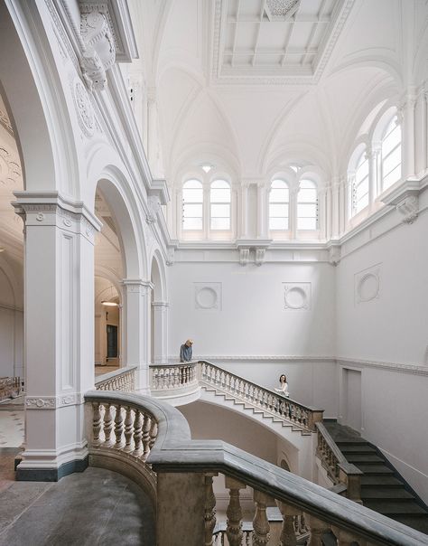 First photos of David Chipperfield's new Royal Academy of Arts campus opening this weekend | News | Archinect Lecture Theatre, David Chipperfield Architects, London Transport Museum, David Chipperfield, Gothic Buildings, London Architecture, Norman Foster, London Museums, Royal Academy Of Arts