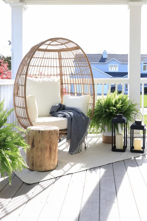 The Egg Chair-The Only Chair You'll Need For Your Outdoor Space - City Farmhouse by Jennifer O'Brien Egg Chair On Balcony, Covered Balcony Ideas, Egg Chair Ideas, Egg Chair Outdoor, Multi Purpose Room, Tree Trunk Table, Trunk Table, City Farmhouse, Furniture Styling