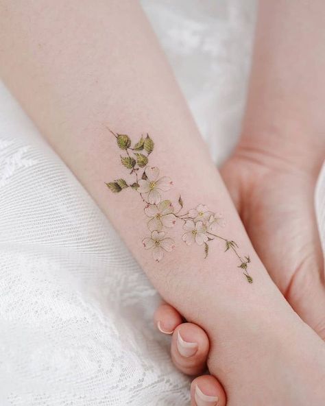 Dogwood Tattoo, Dogwood Flower Tattoos, Tattoos Infinity, Vine Tattoos, Geniale Tattoos, Aesthetic Tattoo, Elegant Tattoos, Feminine Tattoos, Simplistic Tattoos