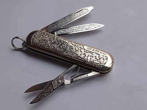 Engraving familia Montejano Pocket Knife Collection, Victorinox Knife, Swiss Knife, Farmer Boy, Pocket Tools, Trailer Park Boys, Pretty Knives, Thousand Dollars, Medical Instruments