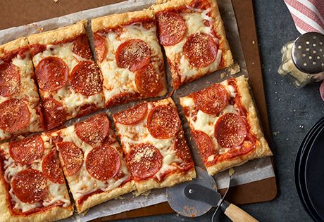 Puff Pastry Pepperoni, Puff Pastry Pizza, Pastry Pizza, Pasta Seafood, Pepperidge Farm Puff Pastry, Luncheon Ideas, Puff Pastry Crust, Main Entrees, Dough Recipes