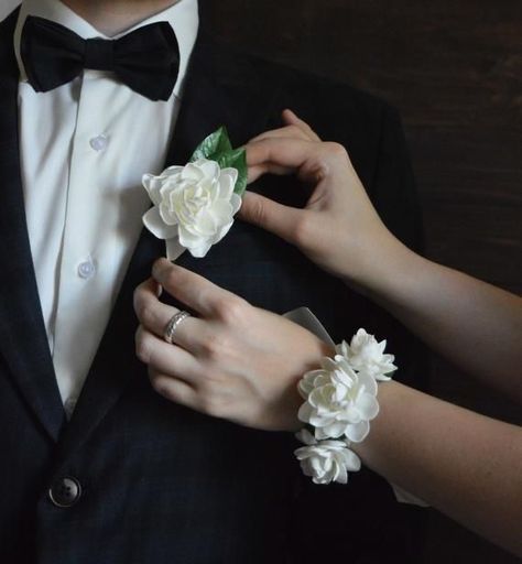 Prom Wristlet, Prom Flowers Corsage, White Corsage, Floral Corsage, Buttonhole Flowers, Prom Corsage And Boutonniere, Corsage And Boutonniere Set, Prom Corsage, Corsage And Boutonniere