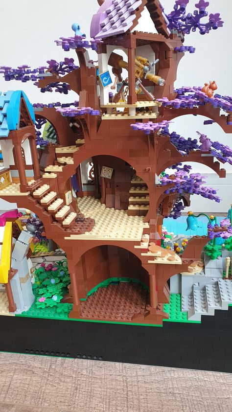 Lego Tree House Ideas, Lego Batcave, Lego Elves Sets, Lego Tree House, Lego Fairy, Lego Trees, Lego Diy Crafts, Lego Tree, Lego Pokemon