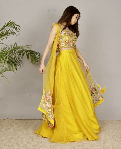 Presenting our 3- piece set : embroidered top with skirt & shrug. Perfect haldi outfit.
RENT - BUY - DESIGN Yellow Skirt And Top For Haldi, Haldi One Piece Dress, Yellow Shrug, Shrug Dress, Haldi Ceremony Outfit, Long Skirt And Top, Top With Skirt, Crop Top Lehenga, Haldi Outfit