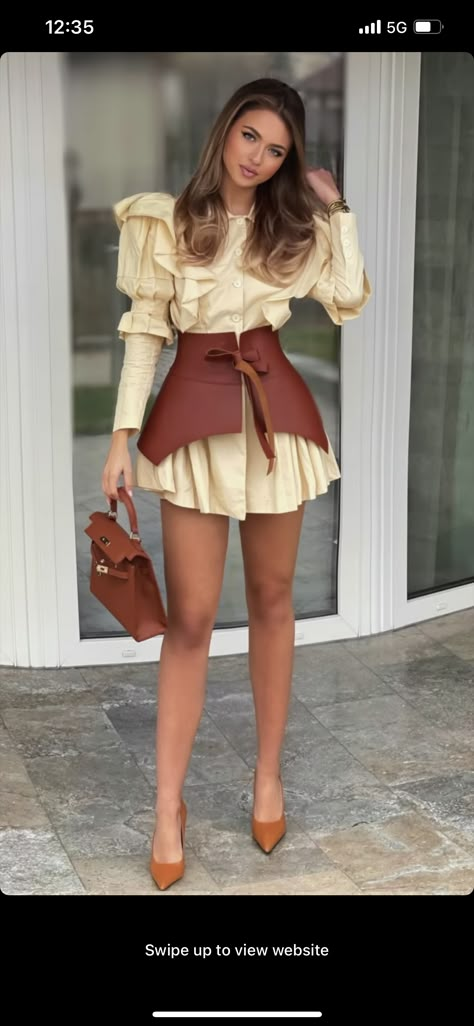 Dress With Corset Belt, Successful Women Style, Street Style Outfits Casual, Street Wear Fashion, Dress With Corset, Looks Country, Moda Chic, Woman Suit Fashion, Be The One