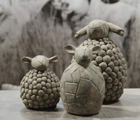 Easter Ceramics Ideas, Ceramic Sheep, Easter Pottery, Coil Pottery, Pottery Animals, Sculptures Céramiques, Kids Pottery, Pottery Handbuilding, Slab Pottery