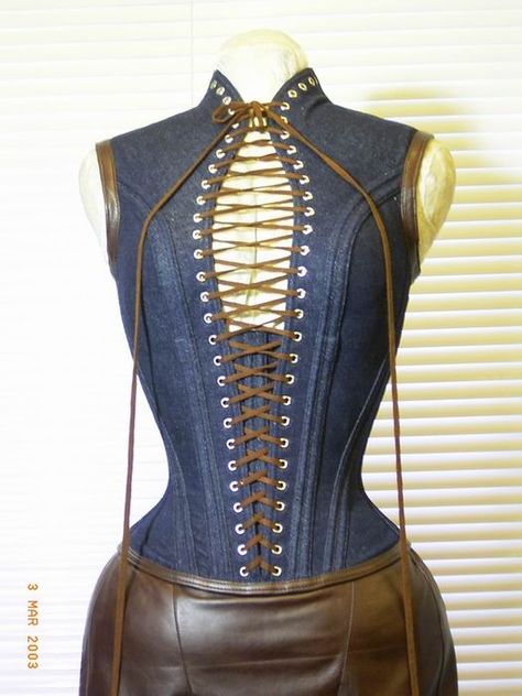 I normally don't like front-lacing corsets, but WOW. Satin Corset Dress, Corset Fashion, Victorian Steampunk, Steampunk Costume, Corsets And Bustiers, Corset Lingerie, Fantasy Clothing, Steampunk Fashion, Fantasy Fashion