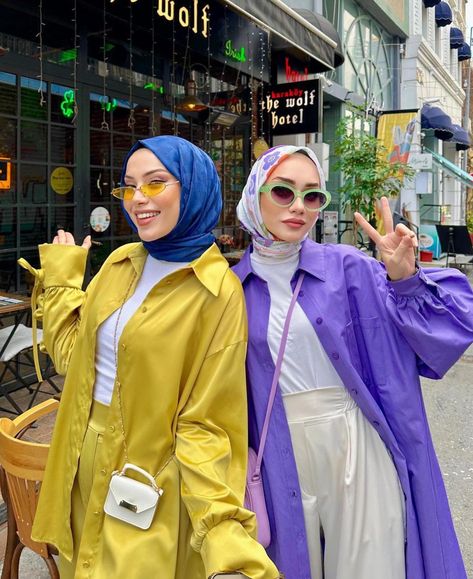 Dark Purple Hijab Outfit, Bandung Outfit, Outfit Traveling, Colorful Fits, Stylish Outfits Casual, Street Hijab Fashion, Muslim Style, Eid Outfit, Color Blocking Outfits