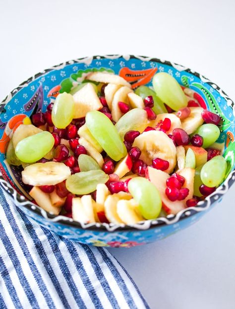 Fruit Chaat – Simple Fruit Salad Easy Pakistani Recipes, Indian Picnic, Ramadan Family, Simple Fruit Salad, Recipes For Juicing, Fruit Chaat, Mousse Recipes Easy, Iftar Time, Assorted Fruits