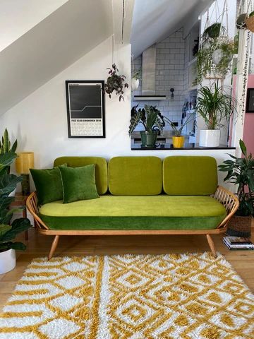 Ercol Sofa, New Home Decor Ideas, Green Couch Living Room, Two Sofas, Retro Couch, Couch Makeover, Living Room Pink, Antique Dressers, Ercol Furniture