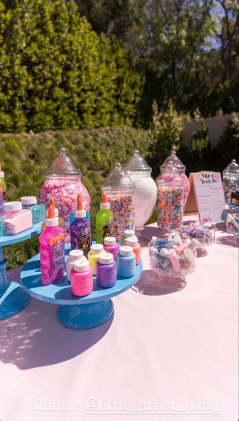 Slime Party Table Set Up, Slime Station Party Ideas, Craft Station Birthday Party, Orbeez Birthday Party Ideas, Slime Bar Birthday Party, Birthday Stations Activities, Slime Station Ideas, Slime Table For Birthday Party, Slime Station Party