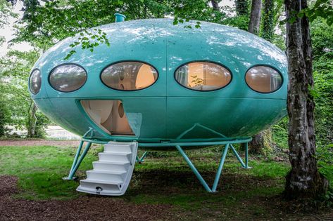 Futuro Houses, Nordic Cabin, Somerset England, Unusual Homes, Powerful Art, Creative Workshop, Flying Saucer, Wakefield, House Built