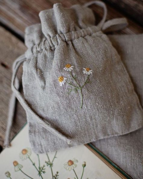 Scrap Ideas, Sew Ins, Embroidery Bags, Pola Sulam, Needlework Embroidery, Embroidery On Clothes, Cute Embroidery, 자수 디자인, Hand Embroidery Art