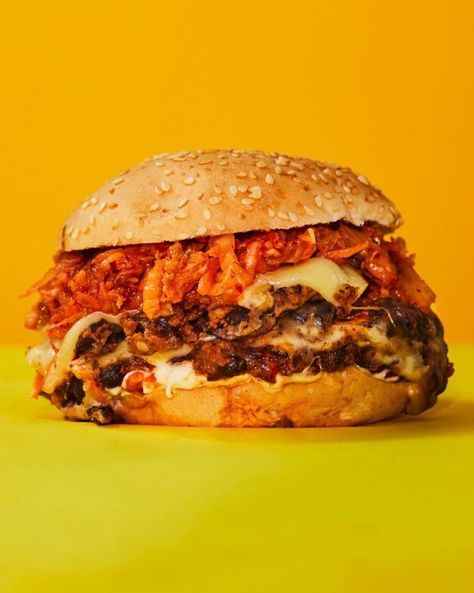 Kimchi and bean veggie smash burger Vegetarian Comfort Food Recipes, Kimchi Burger, Sausage Mcmuffin, Sweet Potato Burgers, Beetroot Recipes, Vegetarian Main Course, Vegetarian Comfort Food, Veggie Burgers Recipe, Azuki Bean