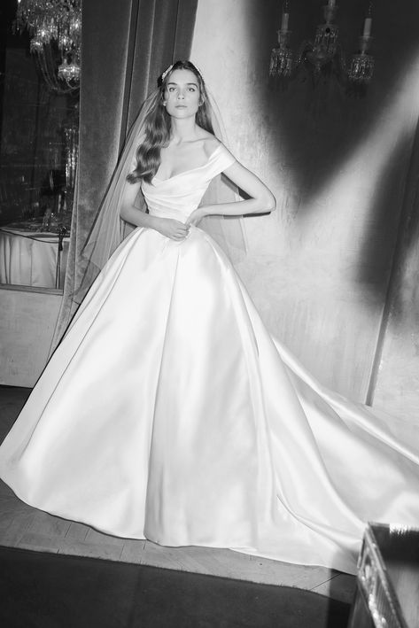 Elie Saab Bridal Spring 2019. Off-the-shoulder satin ball gown Elie Saab Wedding Dress, Elie Saab Bridal, Brides Dresses, A Wedding Dress, Bridal Fashion Week, Dresses Ideas, New Wedding Dresses, Wedding Dress Inspiration, Elie Saab