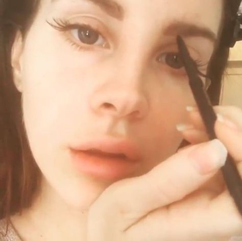 This Lana Del Rey Makeup Tutorial Is Mesmerizing Lana Del Rey Makeup, Lana Rey, Elizabeth Grant, Makeup Tutorial For Beginners, Lana Del Ray, Living Legends, Makati, Brow Pencils, Prom Makeup