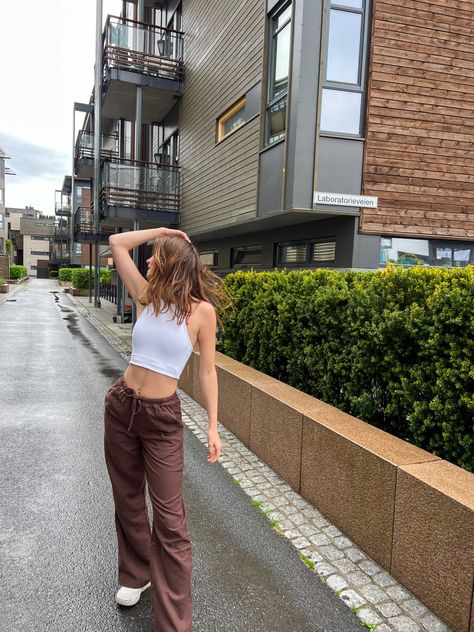 Light Brown Linen Pants Outfit, Dark Brown Linen Pants Outfit, Brown Linen Pants Outfit Summer, Brown Summer Pants, Linen Trousers Aesthetic, Linen Pants Outfit Summer Aesthetic, Summer Fits Linen Pants, Brown Linen Summer Bottoms, Brown Linen Pants Outfit