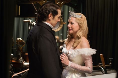 #DisneyOz                                                James Franco as the Wizard of Oz & Michelle Williams as Glinda the Good Witch of the South Oz The Great And Powerful, The Witches Of Oz, Glinda The Good, Glinda The Good Witch, The Great, The Wonderful Wizard Of Oz, James Franco, Disney Live Action, Powerful Images