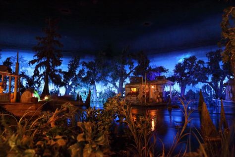 Blue Bayou Disneyland, Bayou Aesthetic, Disneyland Restaurants, Bibbidi Bobbidi Boutique, Royal Table, Themed Kids Room, Disney Attractions, Disney World Restaurants, Disneyland Halloween