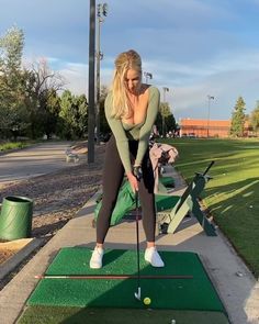 Top Jokes, Golf Pictures, Paige Spiranac, The University Of Arizona, Golf Drills, Low Cut Top, Girls Golf, Women In Sports, Athletic Girls